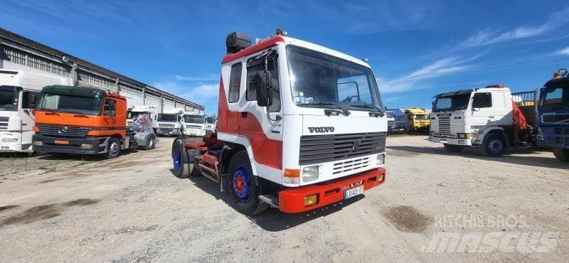 Volvo FL7 وحدات الجر