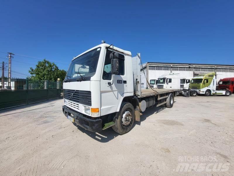 Volvo FL7 شاحنات مسطحة/مفصلية الجوانب