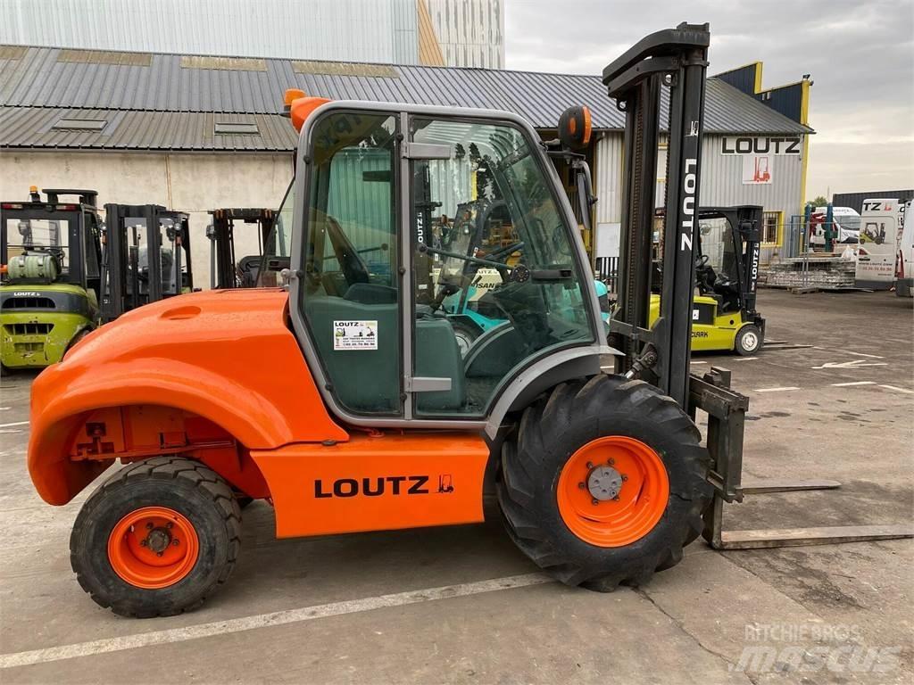 Ausa C300H شاحنات الطرق الوعرة