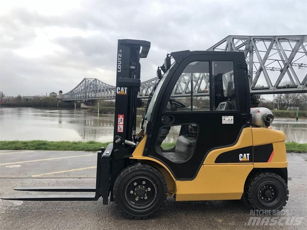 CAT GP30N شاحنات ذات رافعات شوكية - أخرى