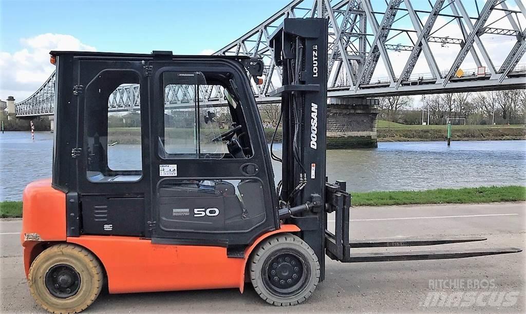 Doosan B50X-5 شاحنات ذات رافعات شوكية - أخرى