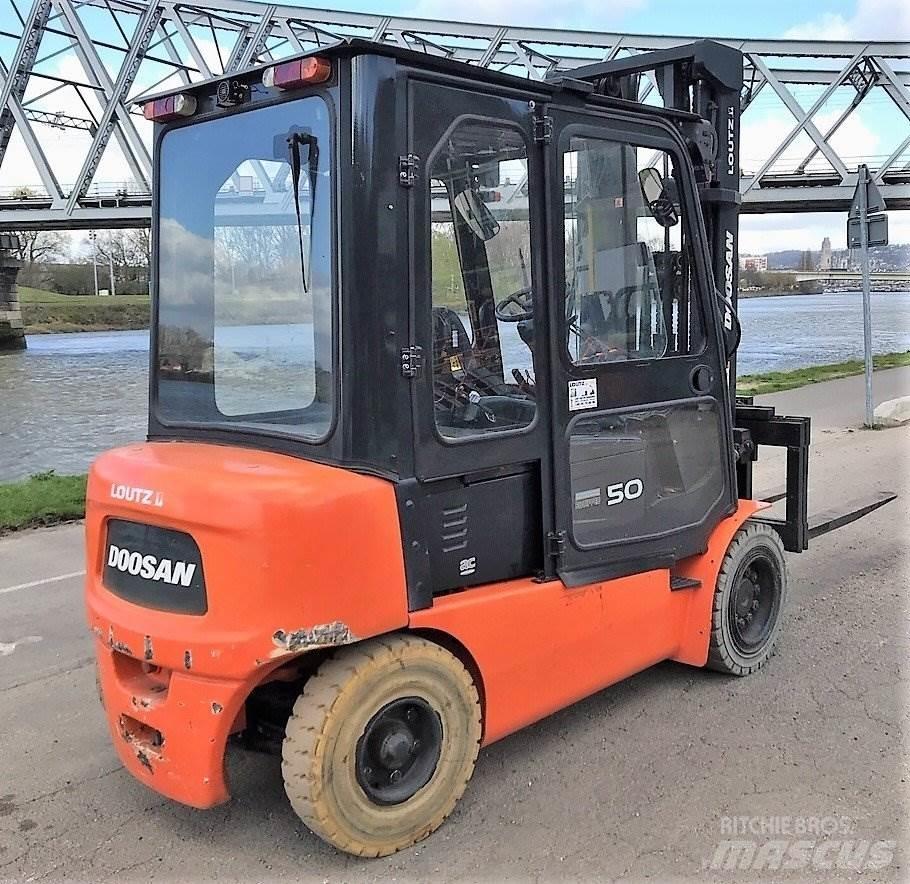 Doosan B50X-5 شاحنات ذات رافعات شوكية - أخرى