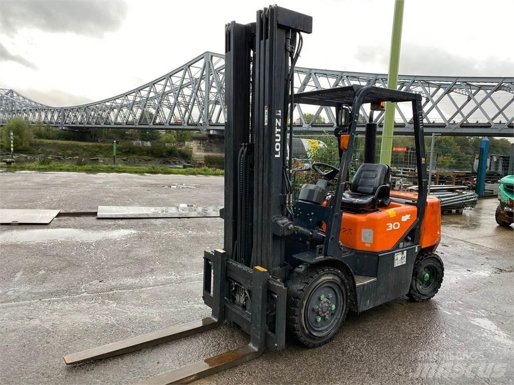 Doosan D30G شاحنات ذات رافعات شوكية - أخرى