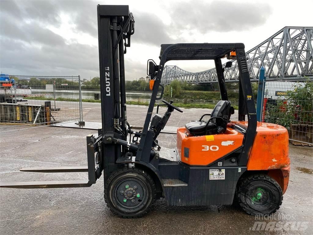 Doosan D30G شاحنات ذات رافعات شوكية - أخرى