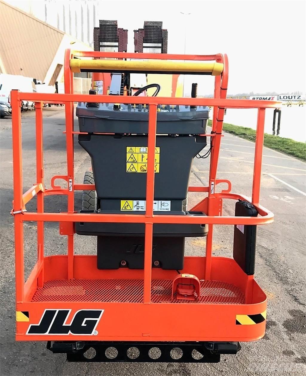 JLG E300AJ رافعات ومنصات أخرى