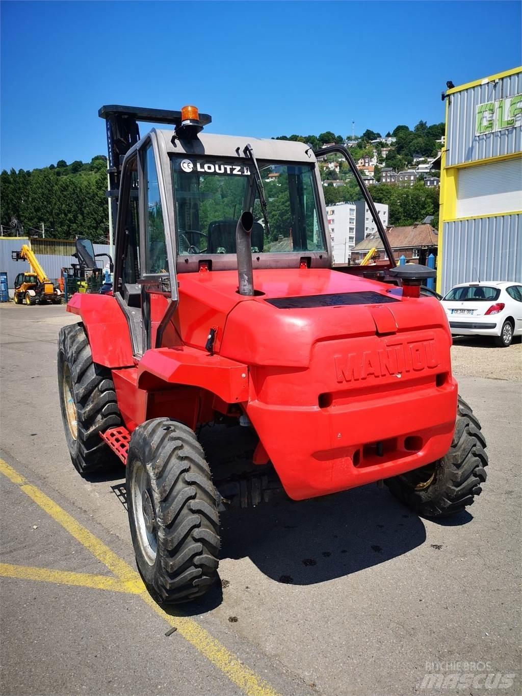 Manitou M26-4 شاحنات الطرق الوعرة