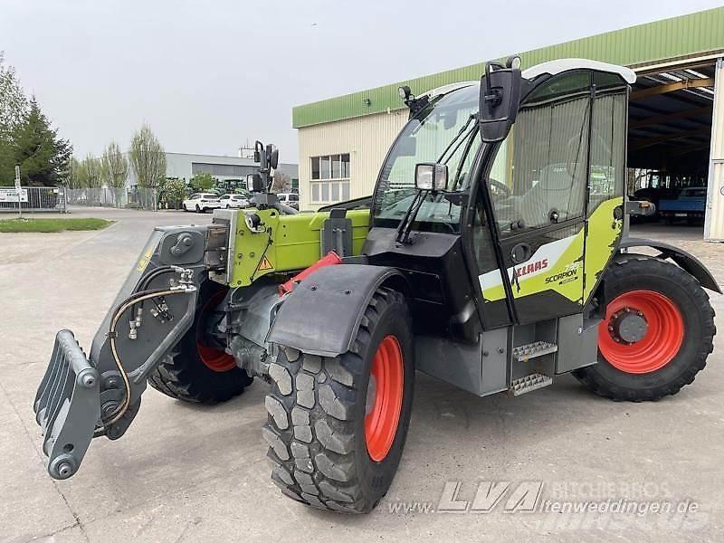 CLAAS 736 مناولات متداخلة