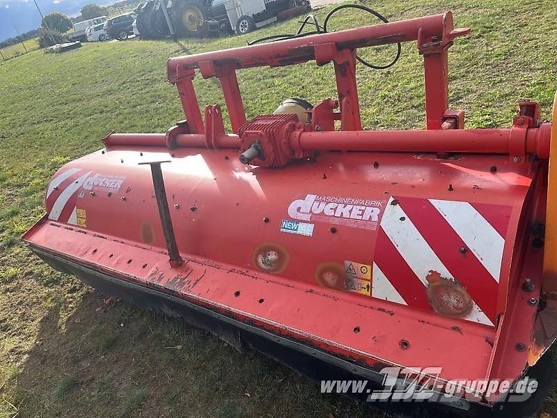 Dücker UM 30 أخرى