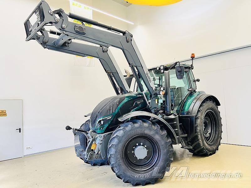Valtra T174 الجرارات