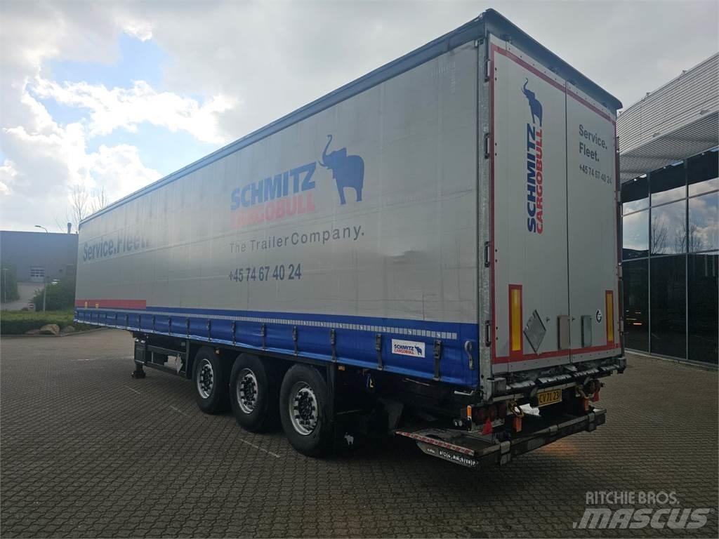 Schmitz Cargobull 13,60 نصف مقطورات بباب جانبي