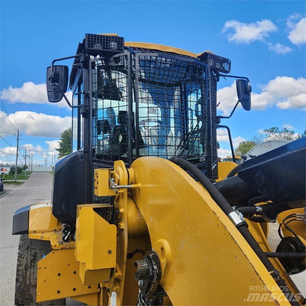 CAT 938M لوادر بعجل