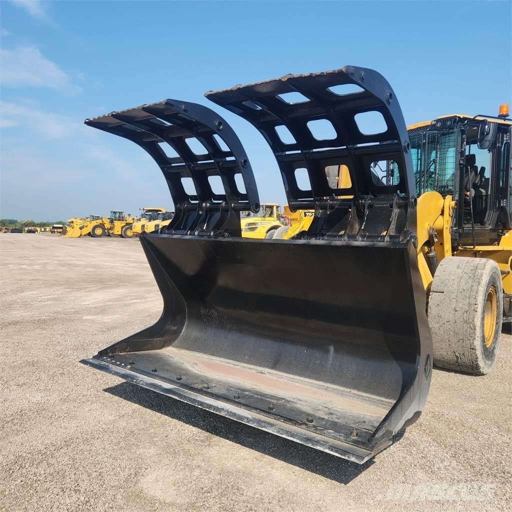 CAT 938M لوادر بعجل