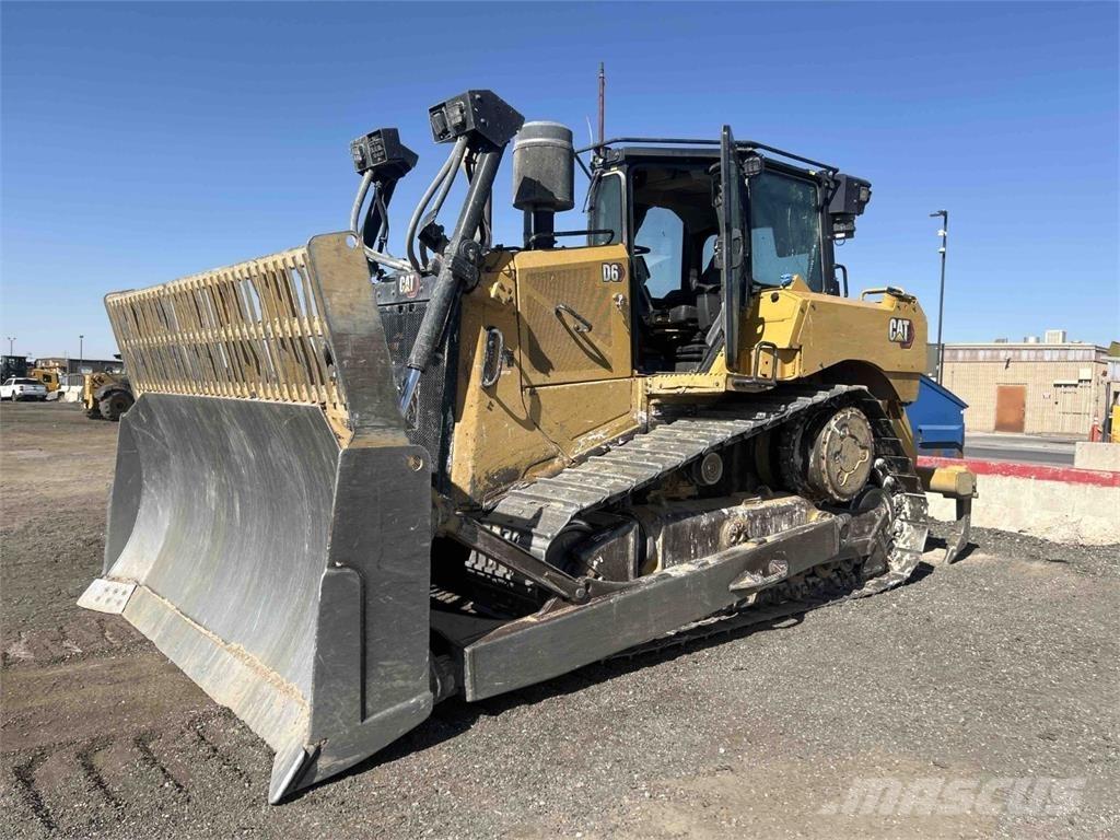 CAT D6 بلدوزرات مجنزرة