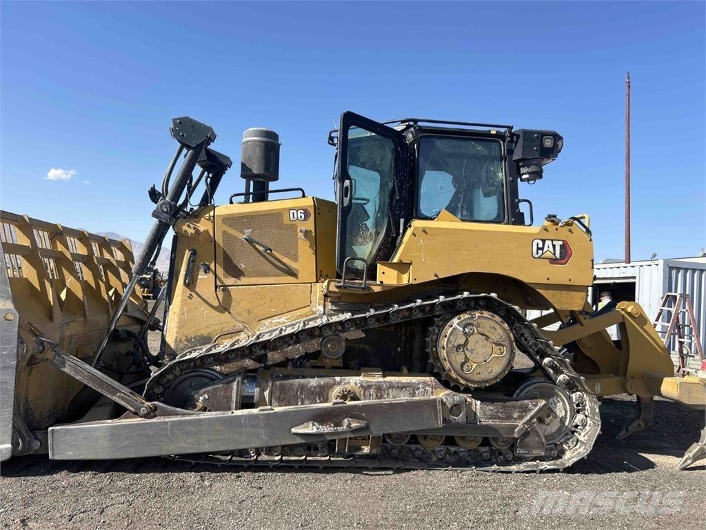 CAT D6 بلدوزرات مجنزرة