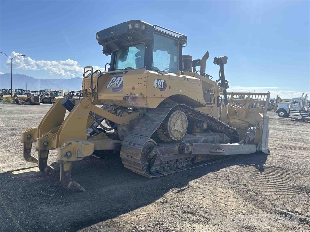 CAT D6 بلدوزرات مجنزرة