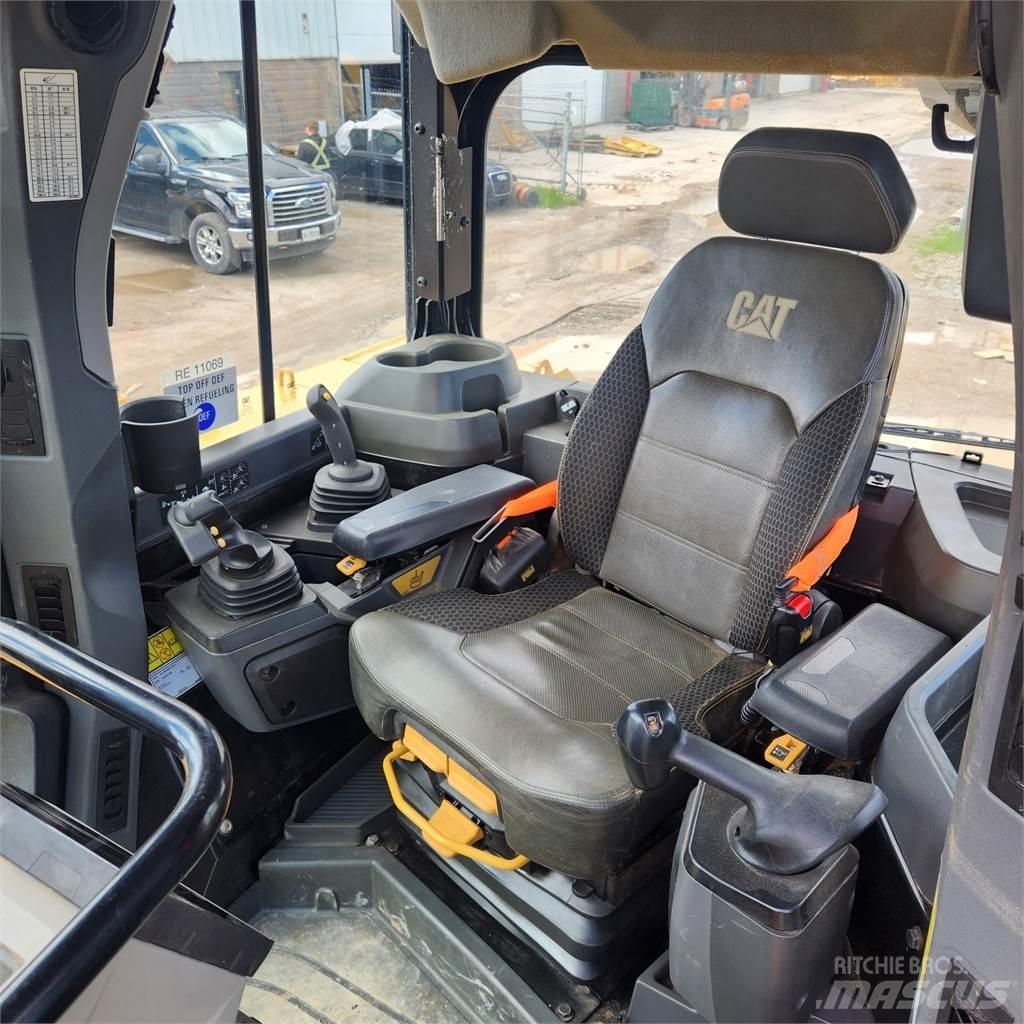 CAT D6 LGP VP بلدوزرات مجنزرة