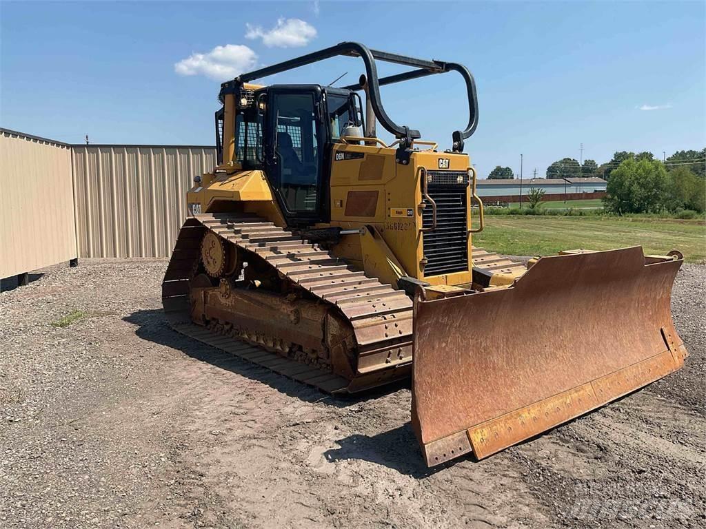 CAT D6N LGP بلدوزرات مجنزرة