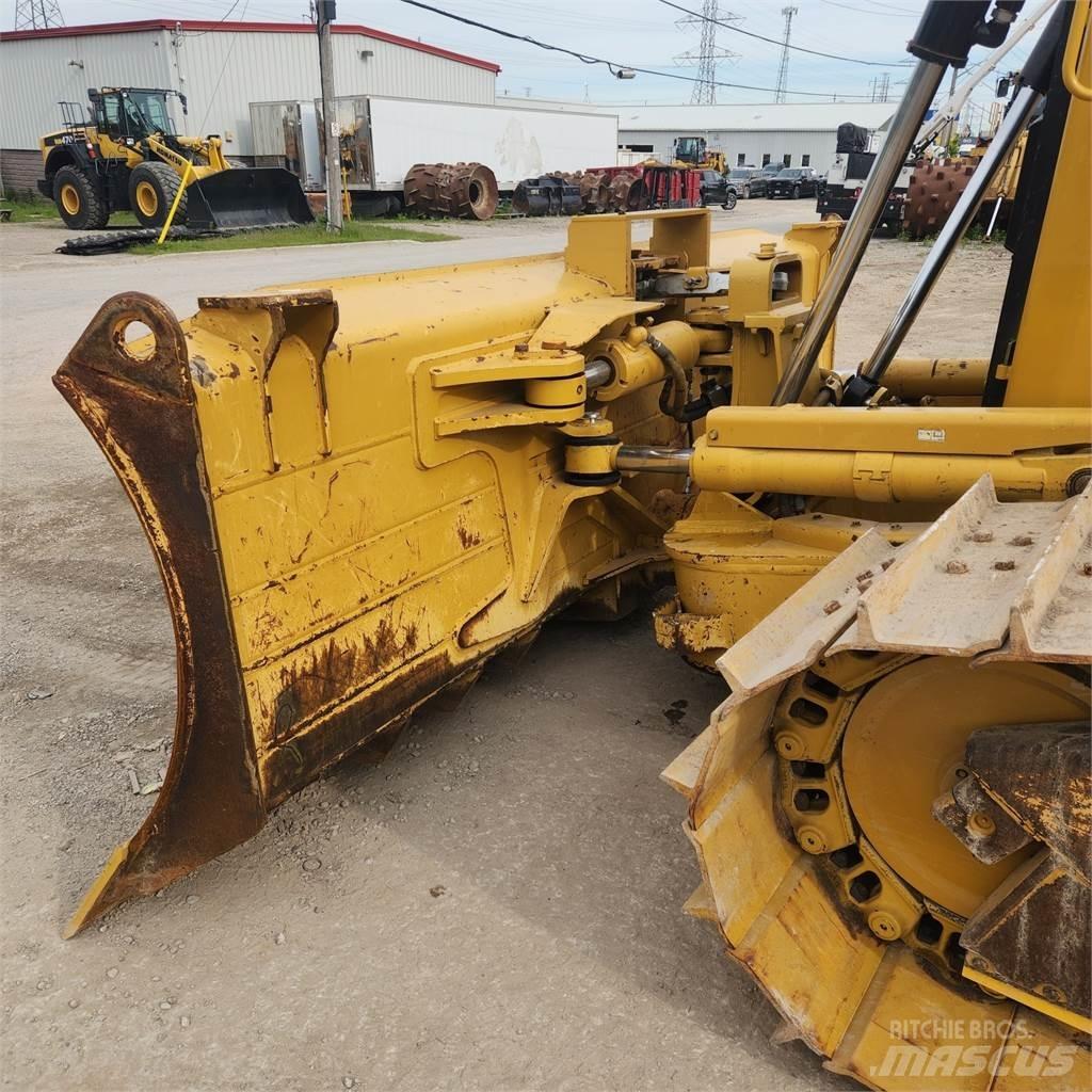 CAT D6T LGP بلدوزرات مجنزرة