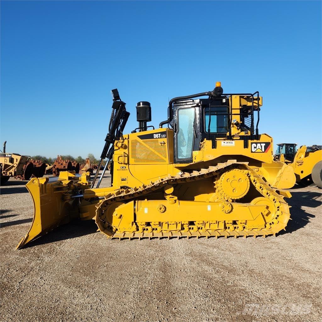 CAT D6T LGP WH بلدوزرات مجنزرة