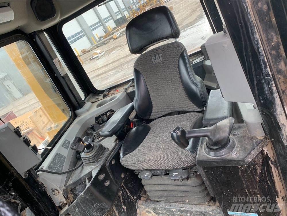 CAT D6T XW WH بلدوزرات مجنزرة