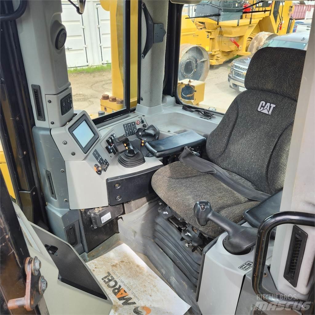 CAT D8T LGP بلدوزرات مجنزرة