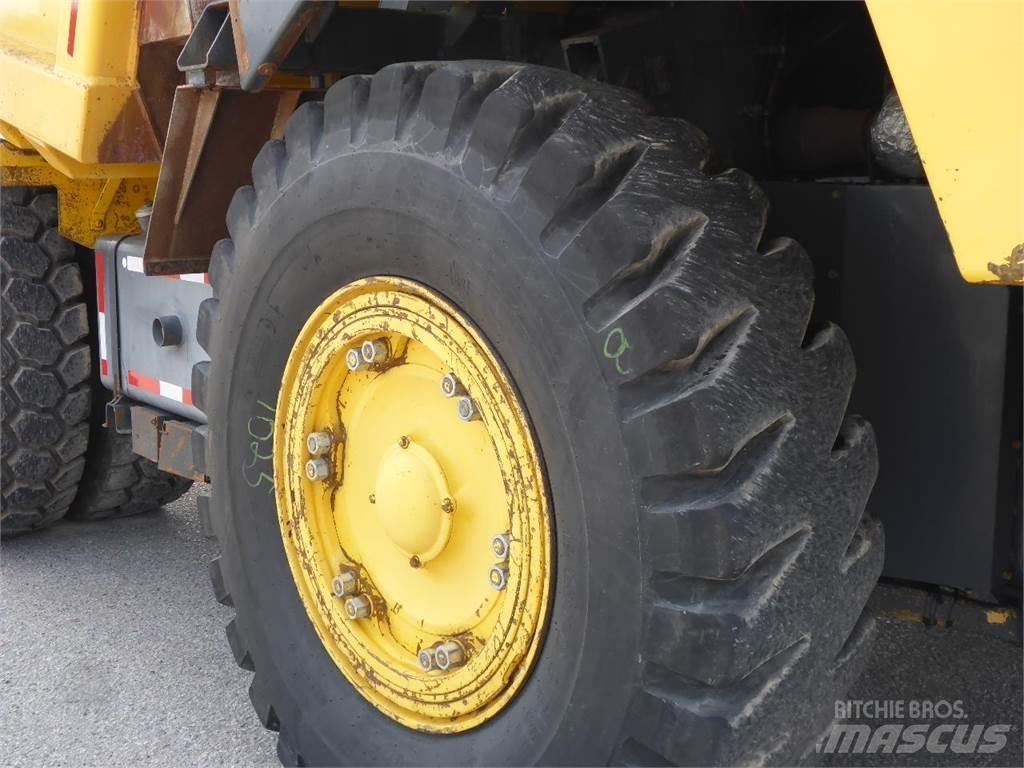 Komatsu HD325-7 شاحنات المخلفات الصلبة