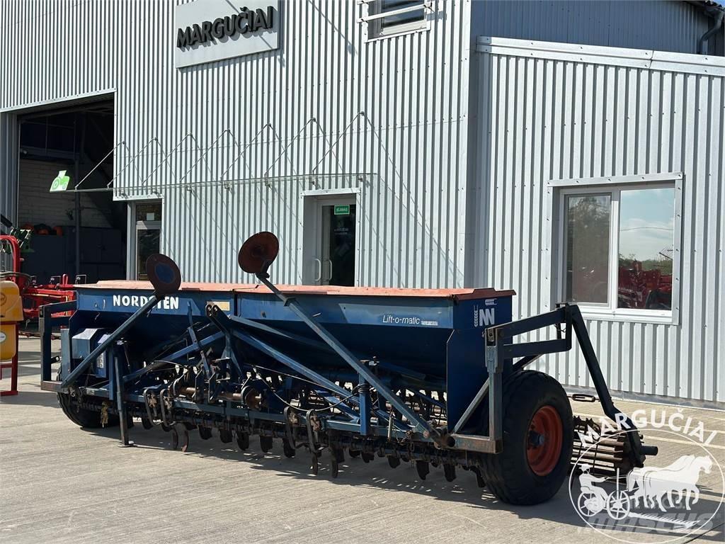 Nordsten CLF 400, 4 m. ماكينات زراعية أخرى