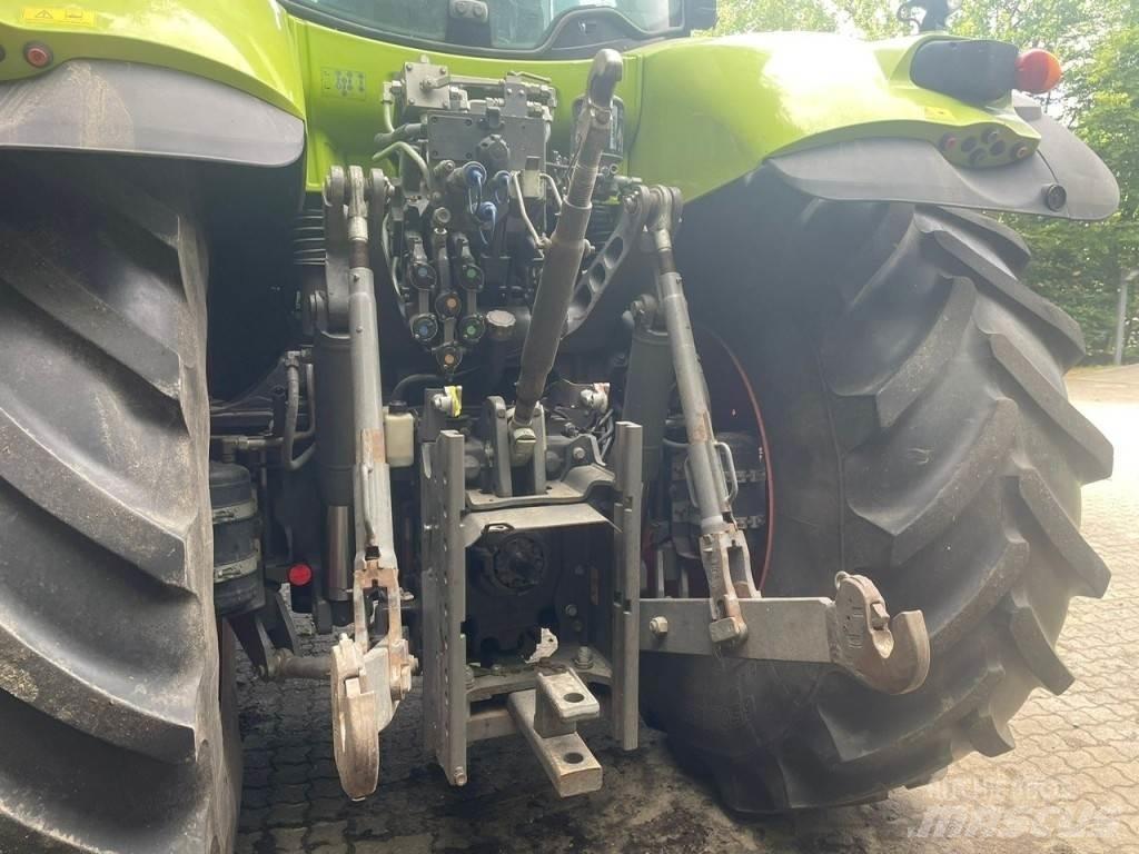 CLAAS AXION 830 الجرارات