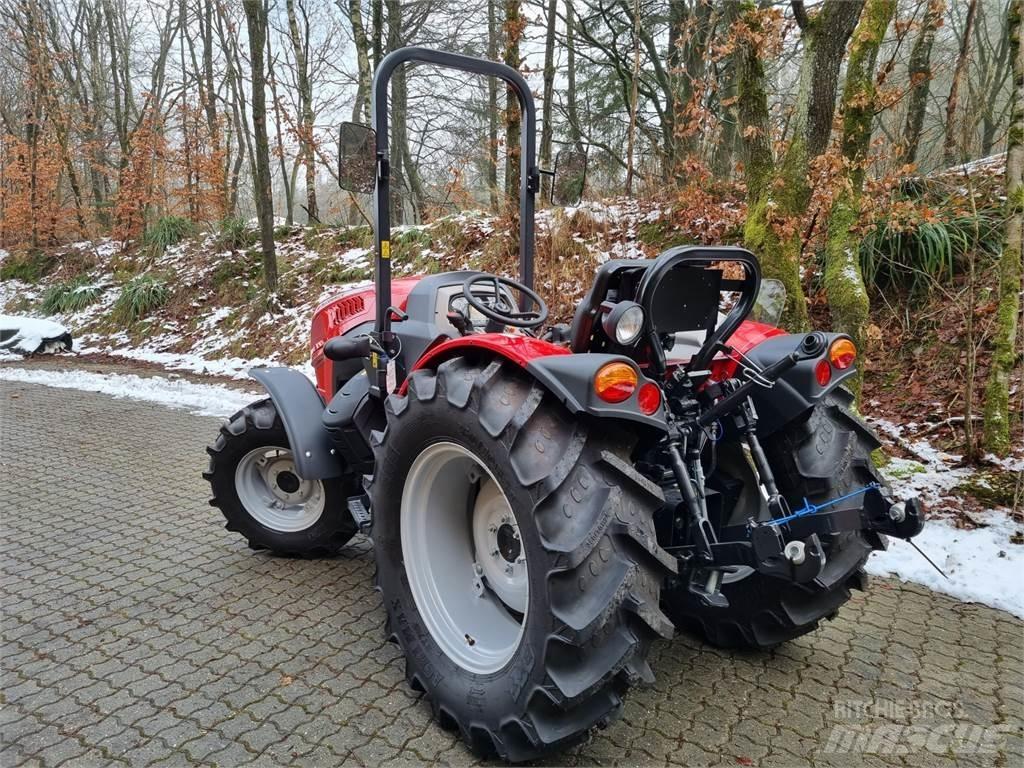 McCormick X2.055 الجرارات