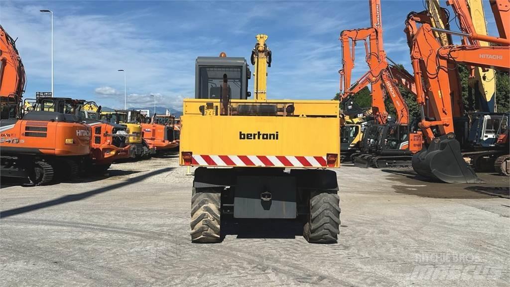 Bertani S3A 4X4 حفارات بعجل