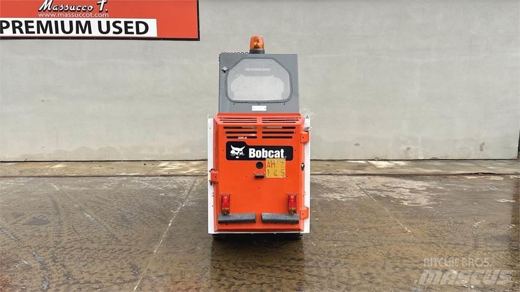 Bobcat S70 لوادر انزلاقية التوجيه