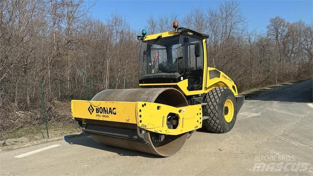 Bomag BW213 DH-5 ضاغطات التربة