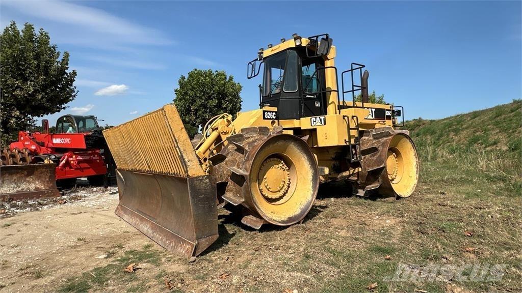 CAT 826C بلدوزرات مجنزرة