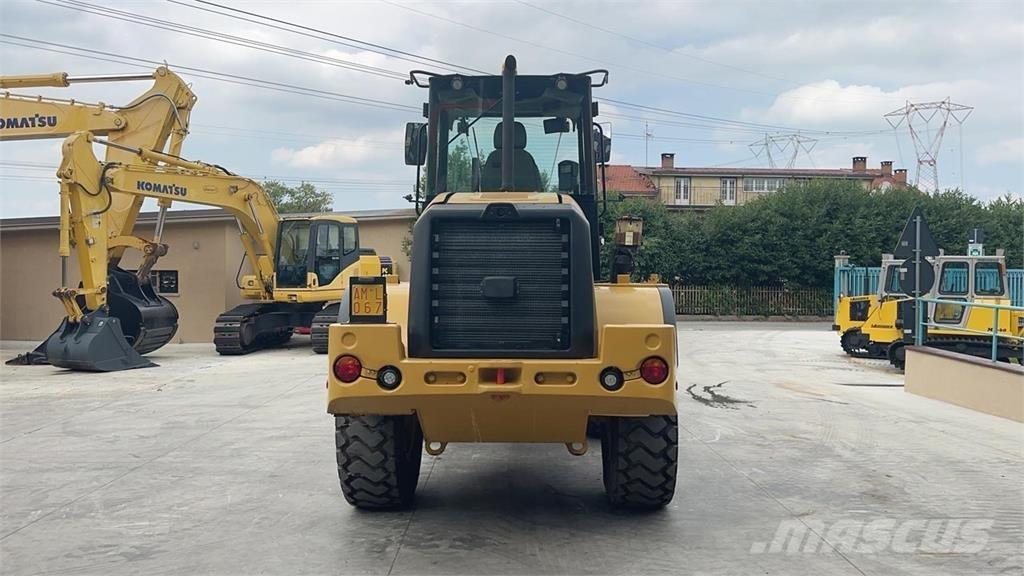CAT 914M لوادر بعجل
