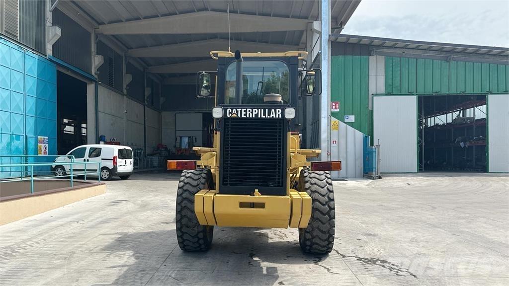 CAT 924F لوادر بعجل
