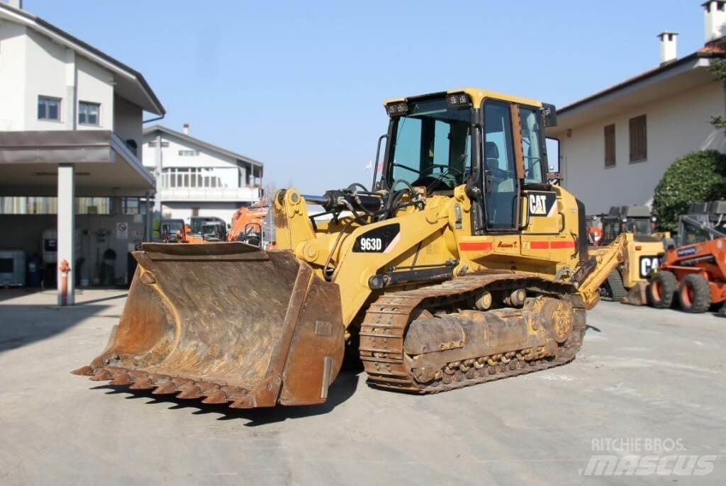 CAT 963D لوادر بعجل