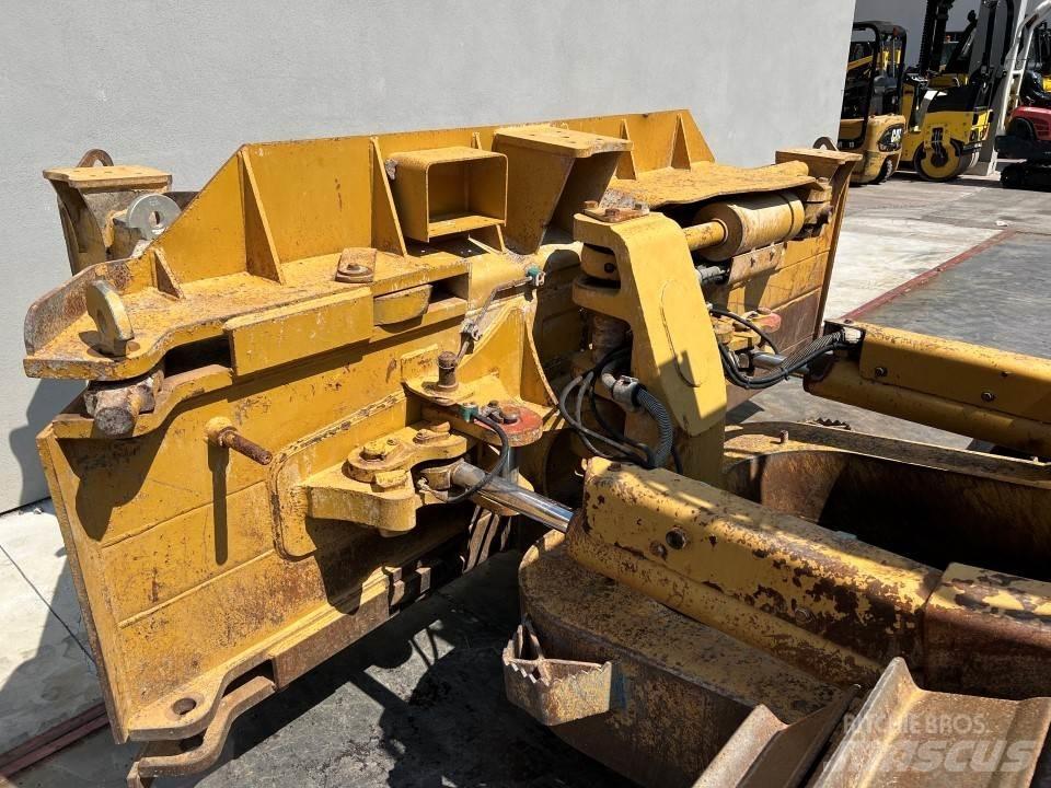 CAT D6N LGP بلدوزرات مجنزرة