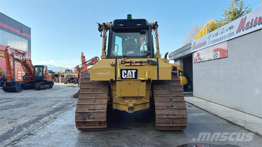 CAT D6N LGP بلدوزرات مجنزرة