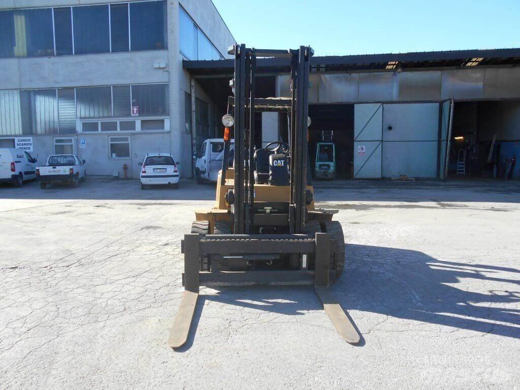 CAT DP40KL شاحنات الديزل