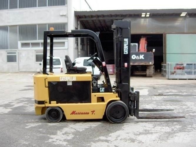 CAT M100D شاحنات ذات رافعات شوكية تعمل بالكهرباء