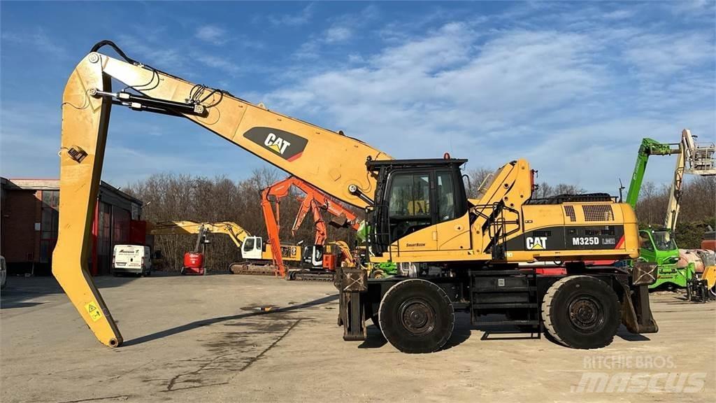 CAT M325D 4X4 حفارات بعجل