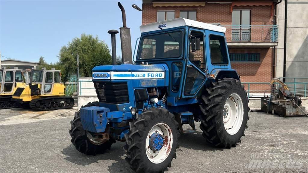Ford 7700 4X4 حراثات ونصول الجليد