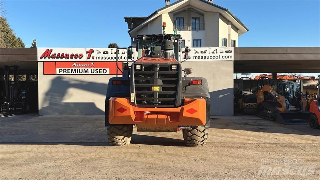 Hitachi ZW220-6 لوادر بعجل