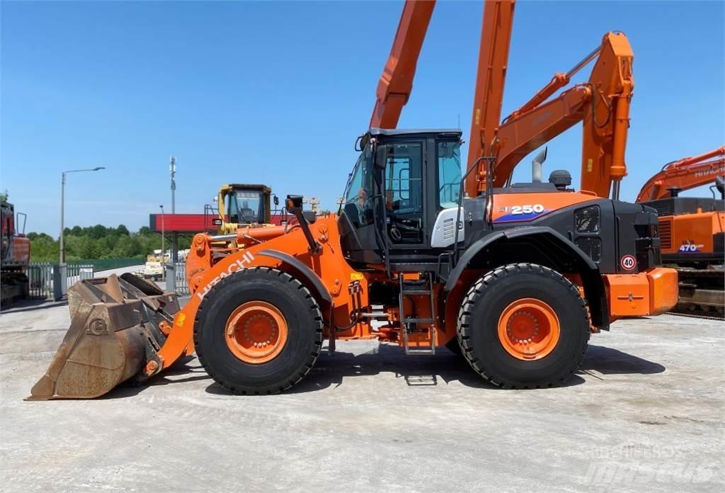 Hitachi ZW250-6 لوادر بعجل