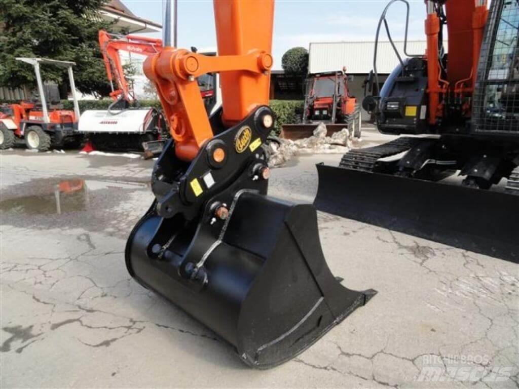 Hitachi ZX135 US-6 حفارات