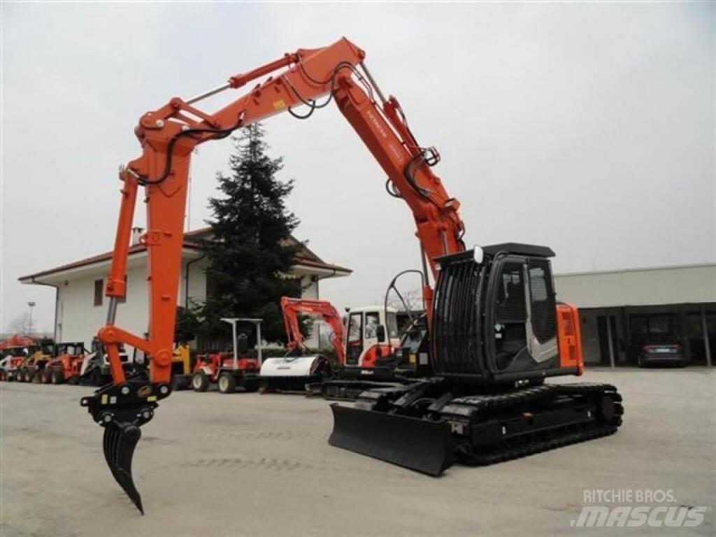 Hitachi ZX135 US-6 حفارات