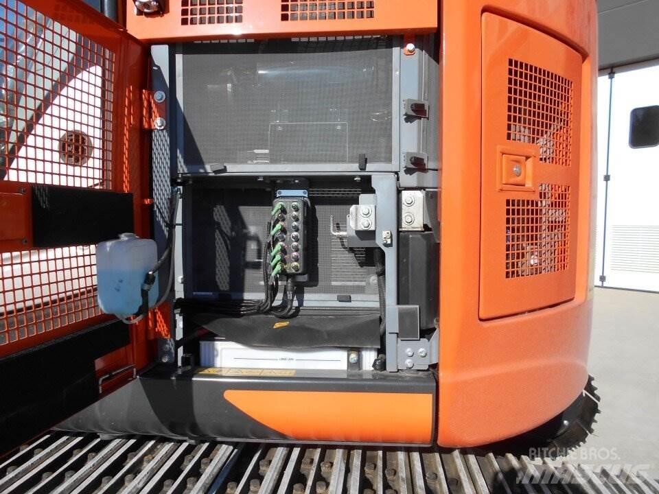 Hitachi ZX225-US6 حفارات زحافة