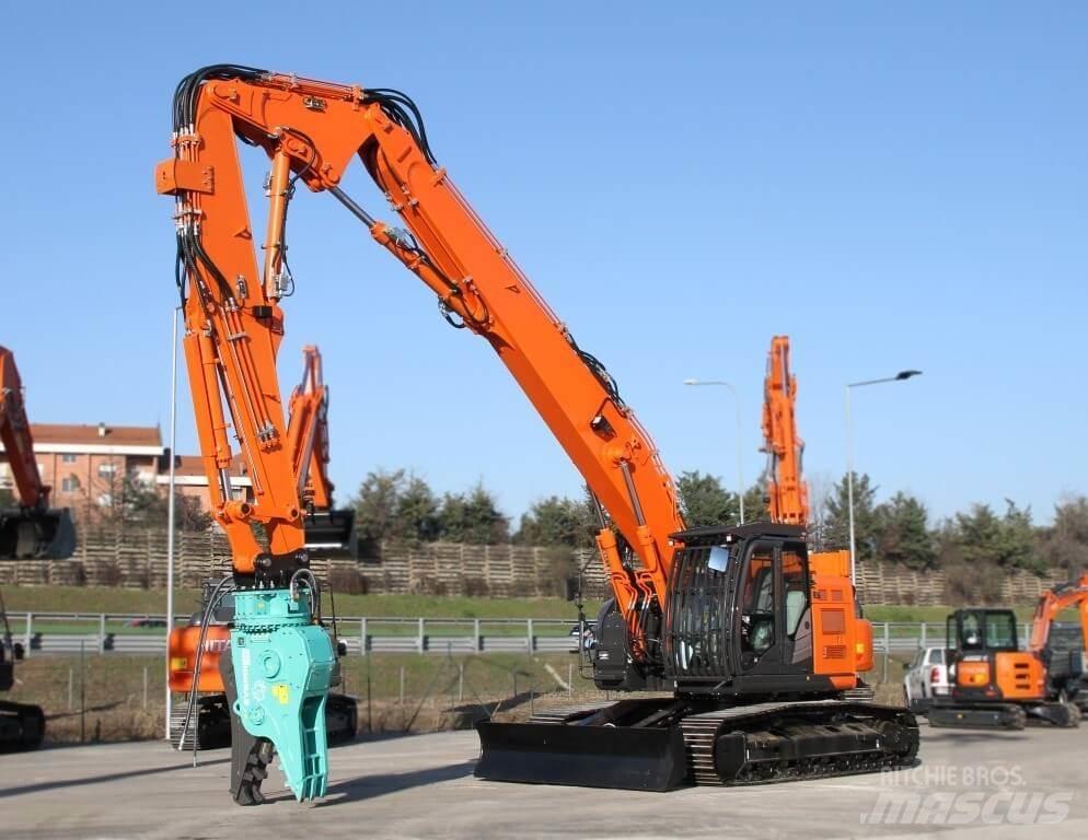 Hitachi ZX225USLC-6 حفارات زحافة