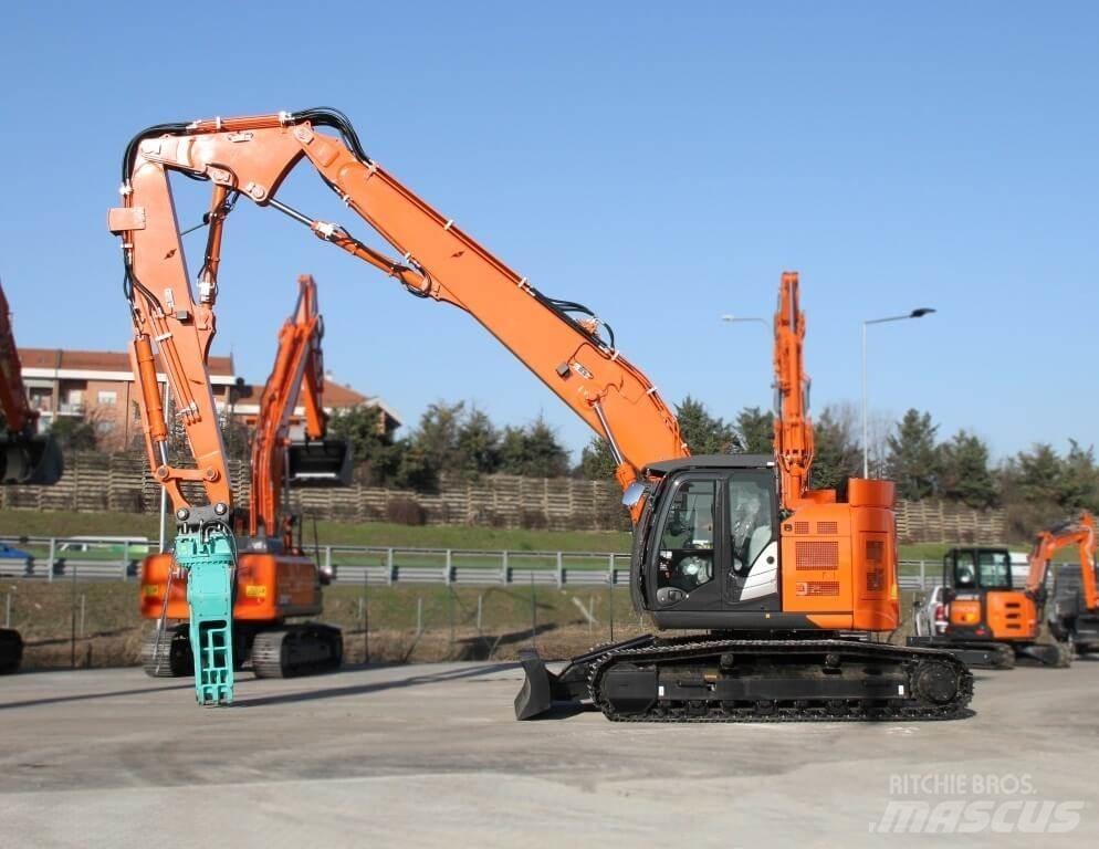 Hitachi ZX225USLC-6 حفارات زحافة