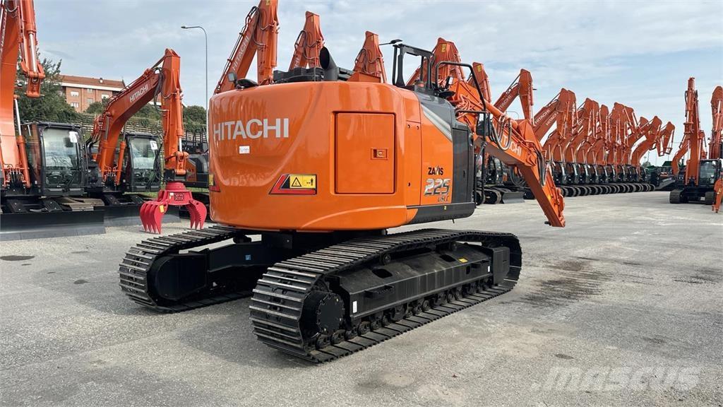 Hitachi ZX225USLC-7 حفارات زحافة